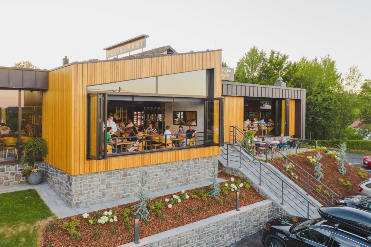 隆查尔房屋酒店 塞里特雷尼科 外观 照片