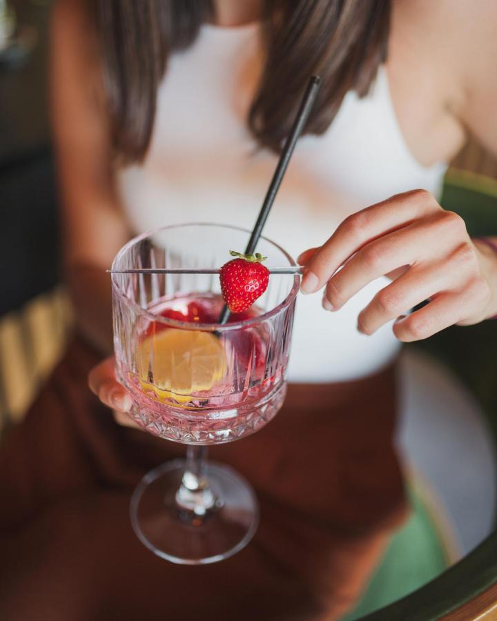 隆查尔房屋酒店 塞里特雷尼科 外观 照片