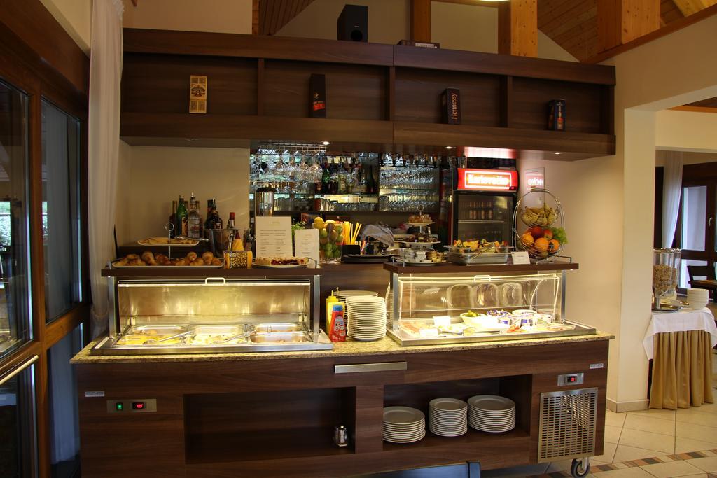 隆查尔房屋酒店 塞里特雷尼科 外观 照片